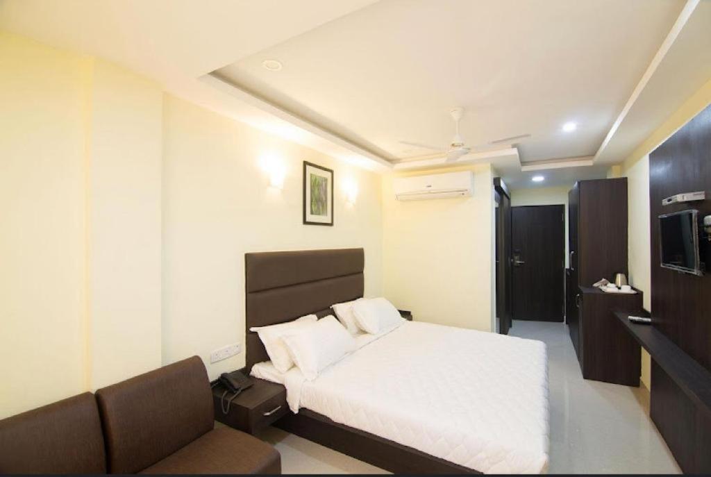Ample Yard Chennai Exterior photo