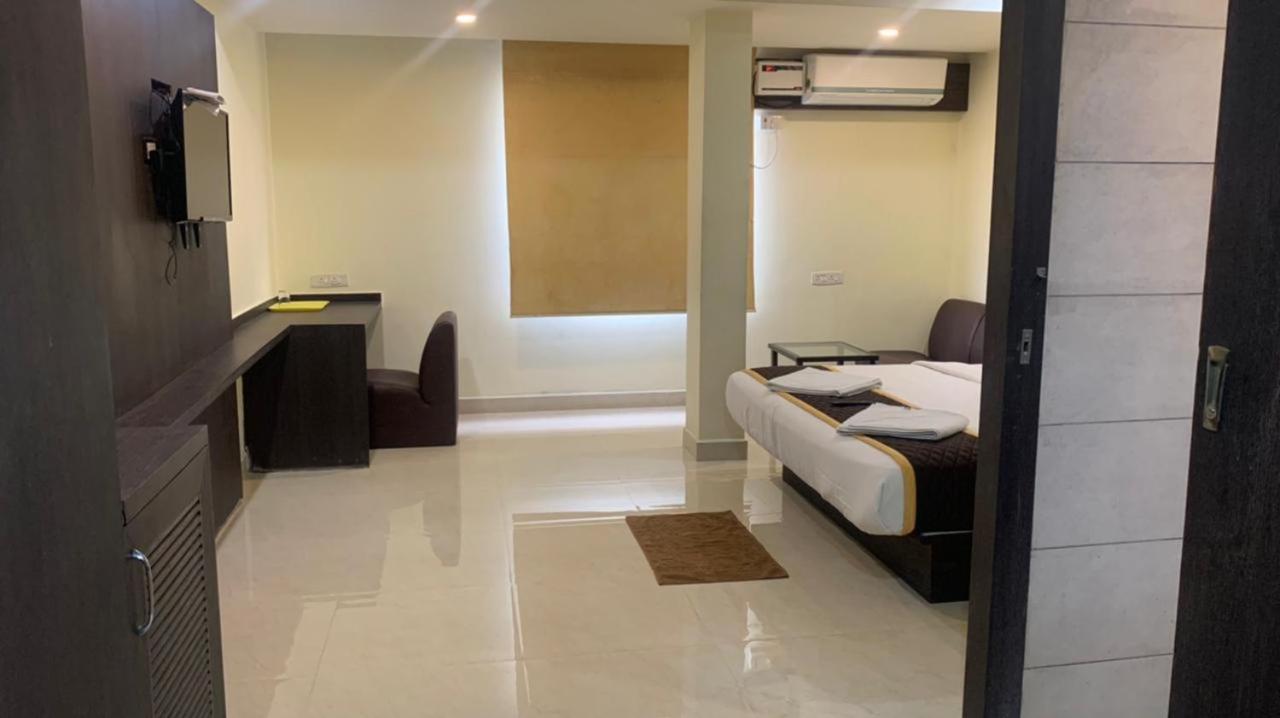 Ample Yard Chennai Exterior photo